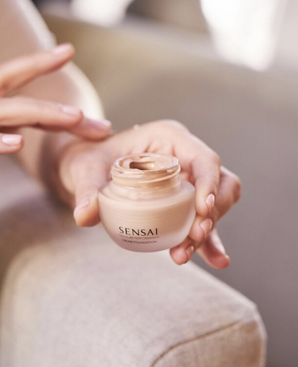 SENSAI cellularperformance cream foundation/ Кремообразная тональная основа